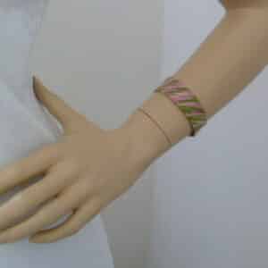 Hand-tied bracelet – agate pattern – green – pink