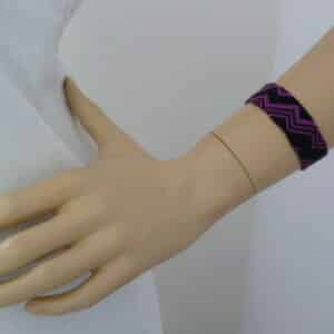 Bracelet tied ZIG ZAG black wide – color accent – Light red violet