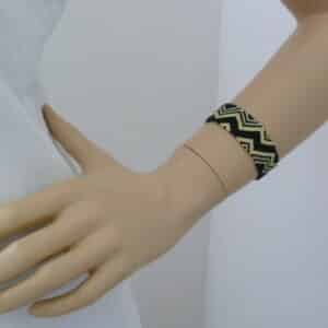 Bracelet tied ZIG ZAG black wide – color accent – Cream